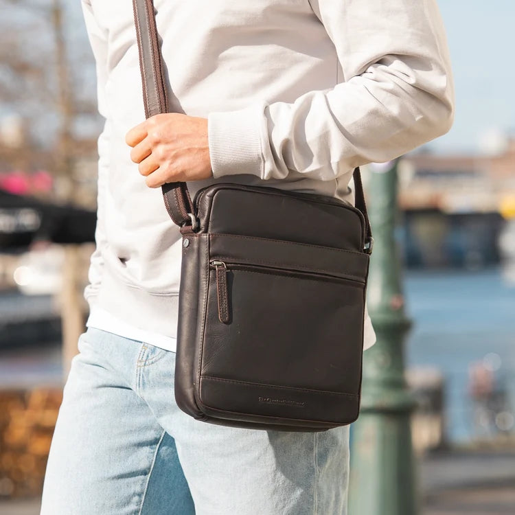 The Chesterfield Brand Anzora Leather Crossbodyväska, Brun