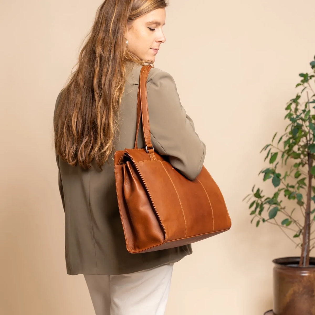 The Chesterfield Brand Fidenza Leather Axelremsväska, Cognac