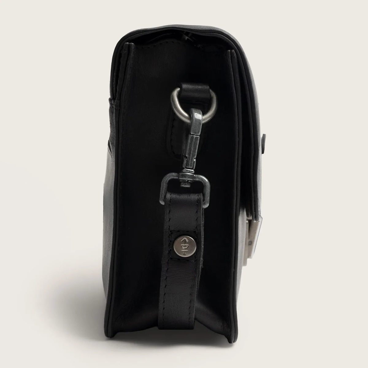 The Chesterfield Brand Lucca Leather Crossbody väska, Svart