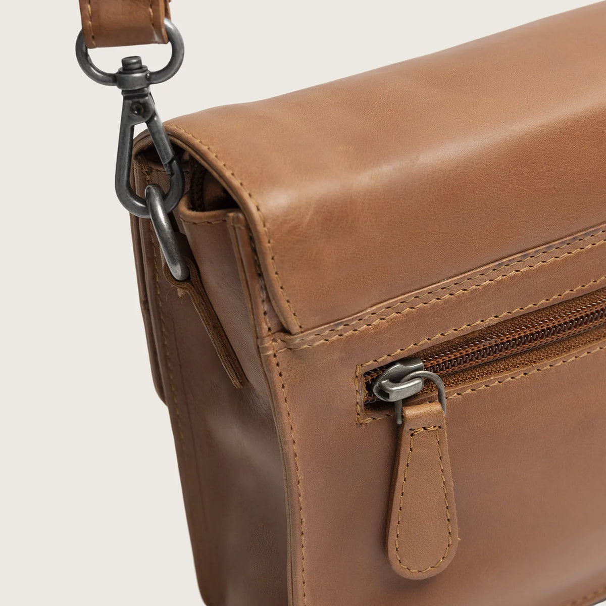 The Chesterfield Brand Lucca Leather Crossbody väska, Cognac