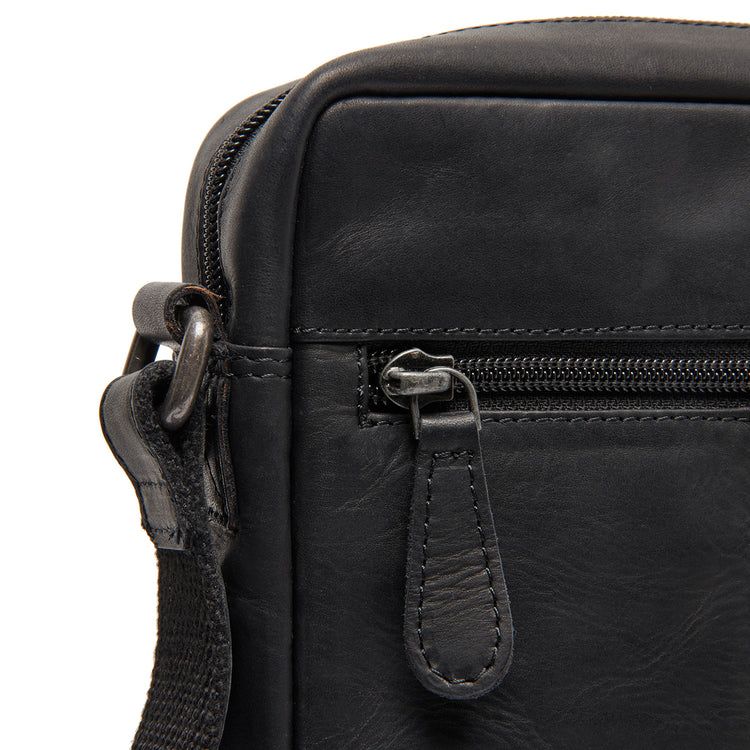 The Chesterfield Brand Laveno Leather Crossbodyväska, Svart