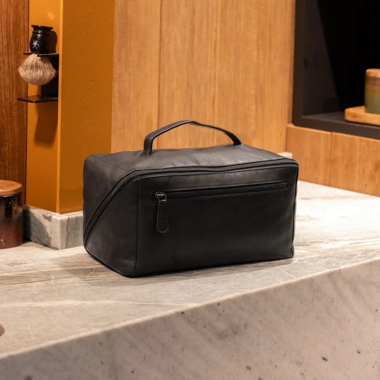 The Chesterfield Brand Trevia Toiletry Bag, Svart