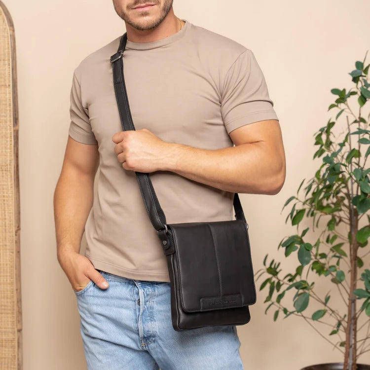 The Chesterfield Brand Bodin Leather Crossbodyväska, Svart