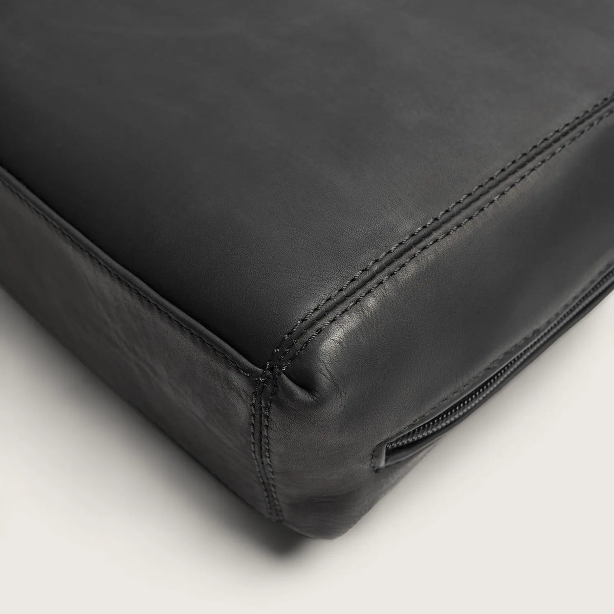 The Chesterfield Brand Levanto Leather Laptop Bag, Svart