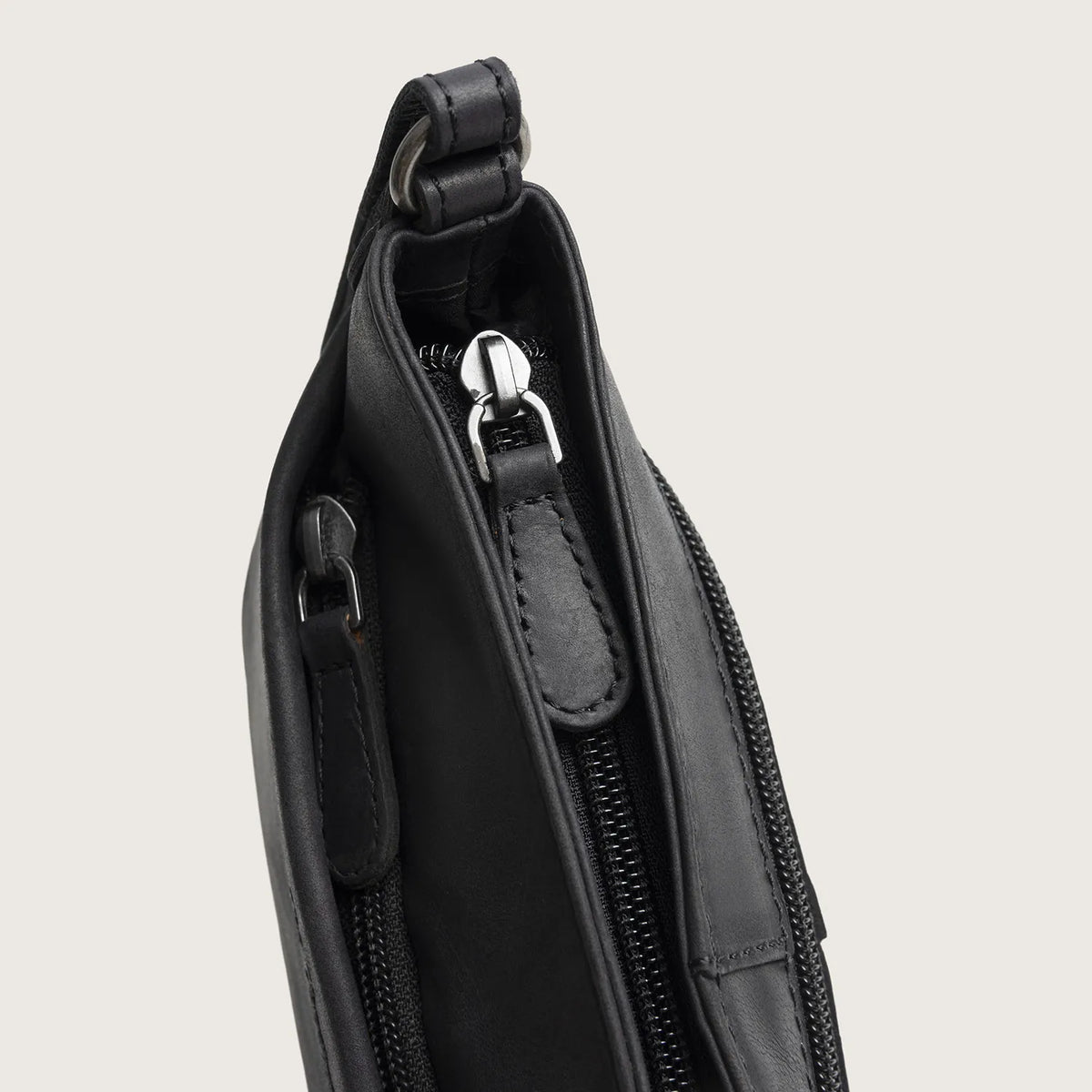 The Chesterfield Brand Salerno Crossbodyväska, Svart
