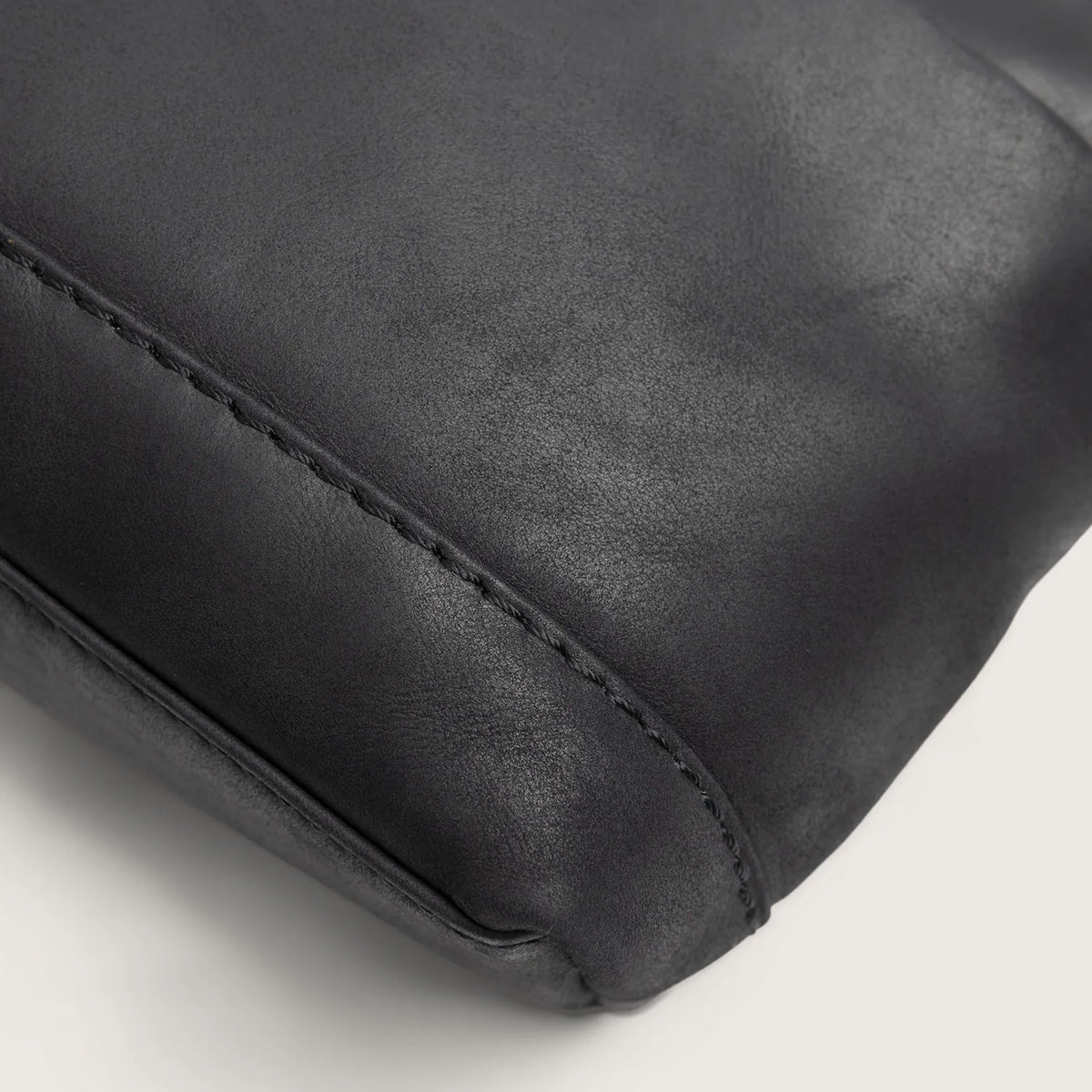 The Chesterfield Brand Salerno Crossbodyväska, Svart