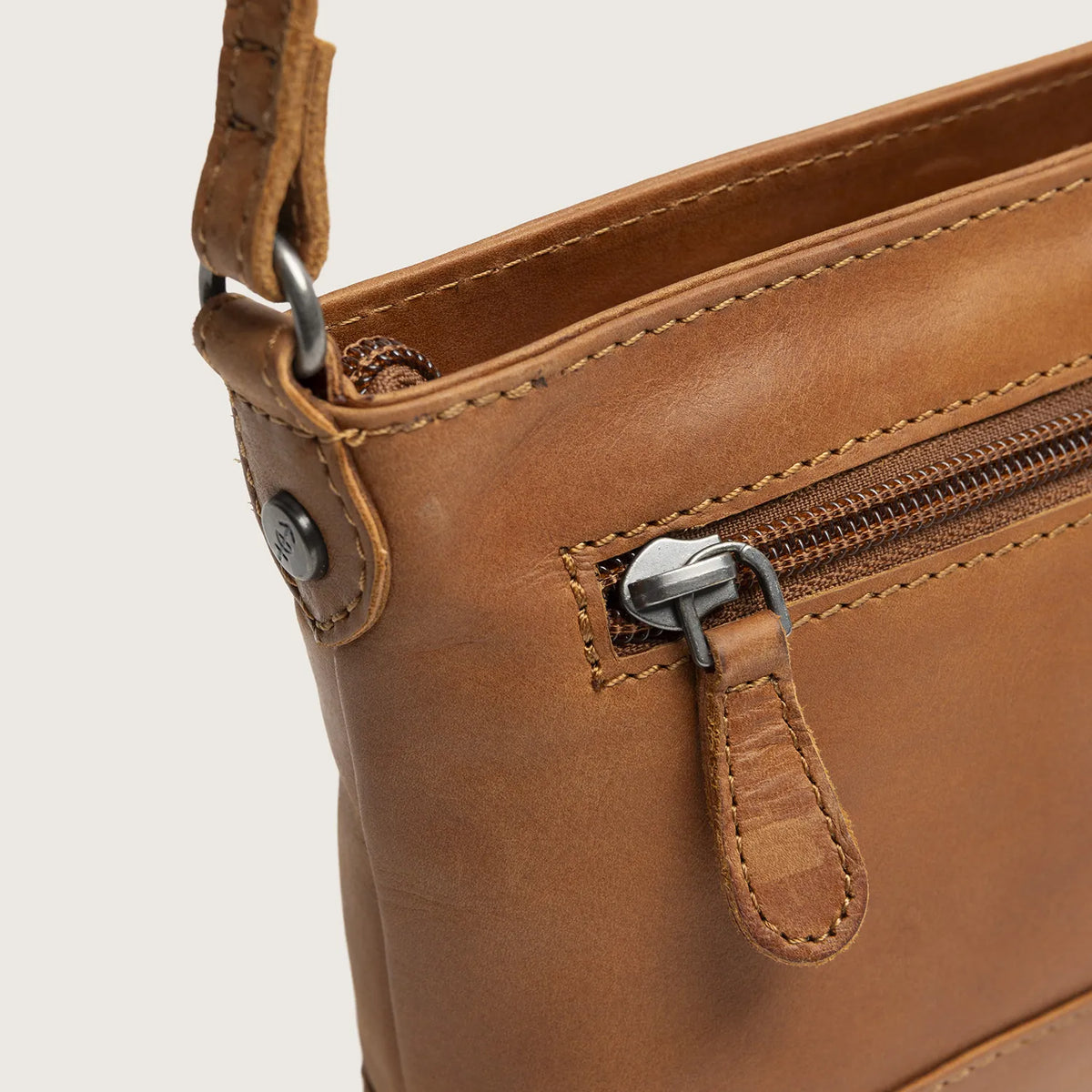 The Chesterfield Brand Salerno Leather Crossbodyväska, Cognac