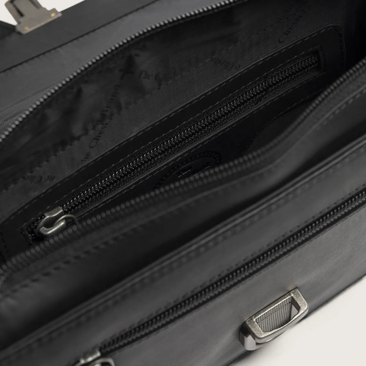 The Chesterfield Brand Lucca Leather Crossbody väska, Svart