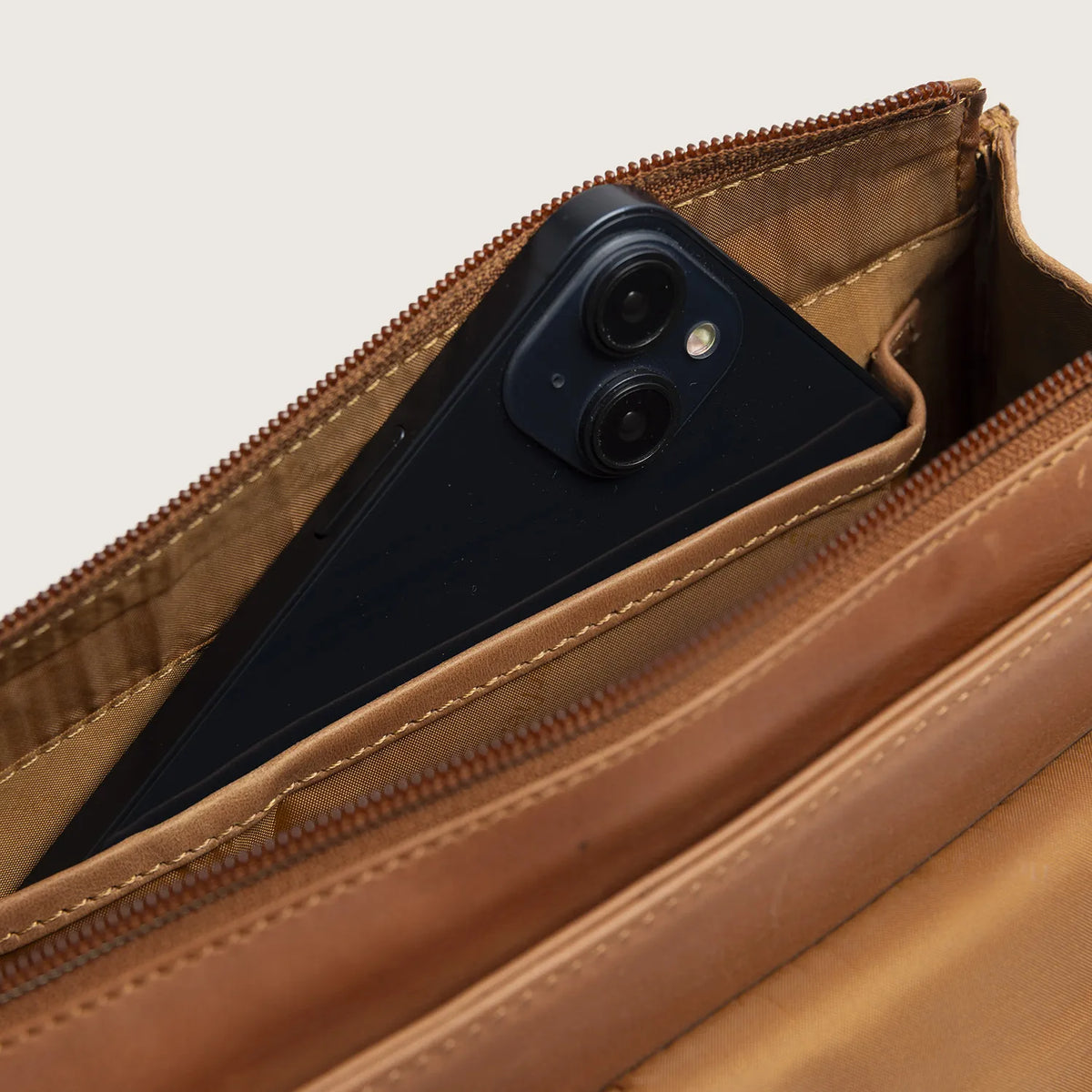 The Chesterfield Brand Lucca Leather Crossbody väska, Cognac