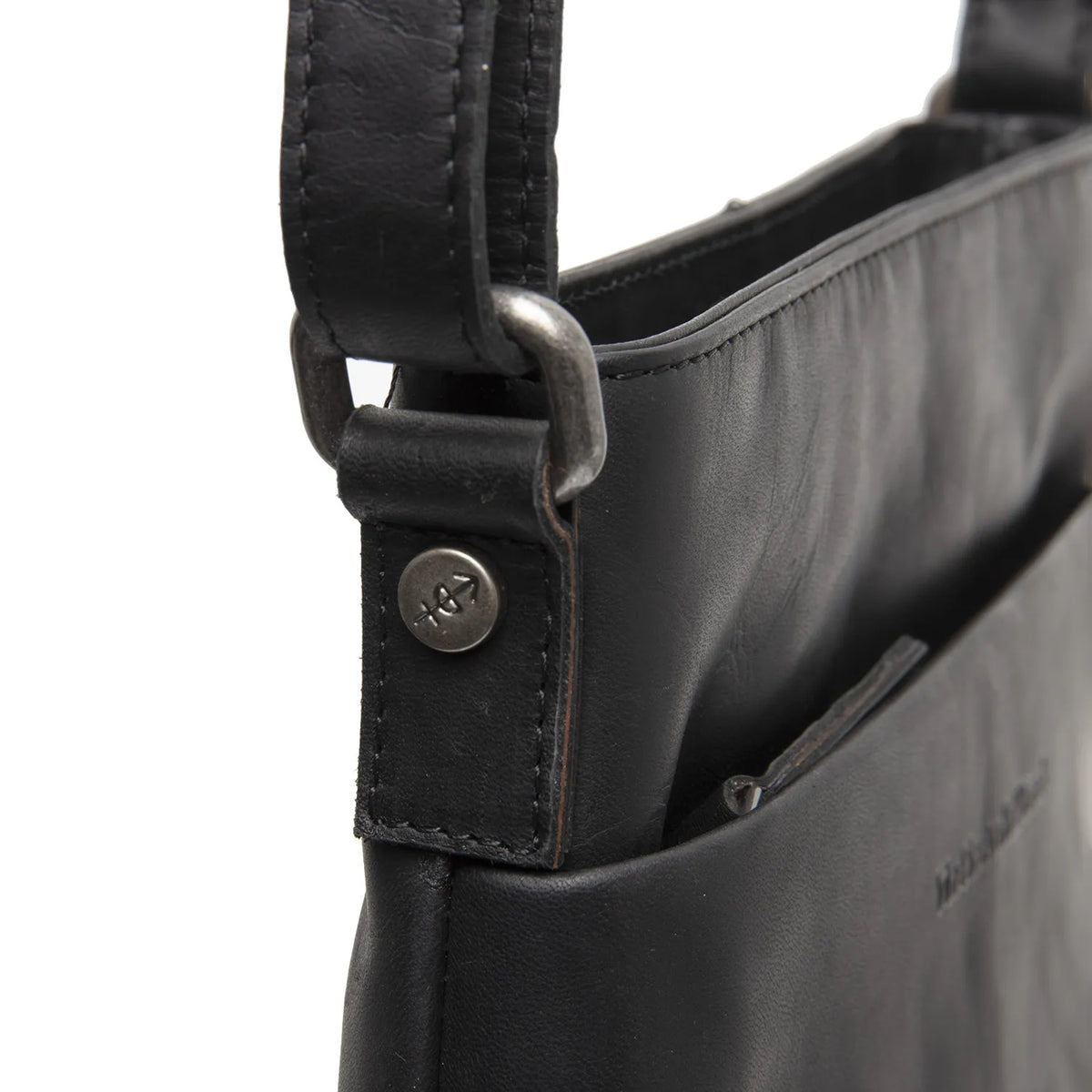 The Chesterfield Brand Navene Leather Crossbodyväska, Svart