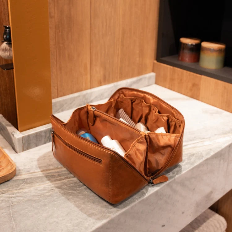The Chesterfield Brand Elmia Toiletry Bag, Cognac