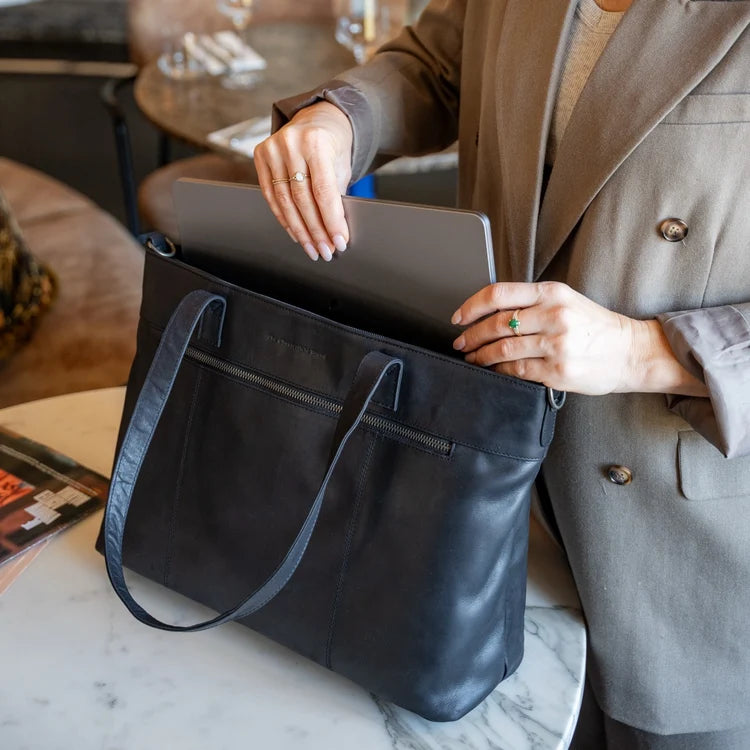 The Chesterfield Brand Osira Leather Tote Bag, Svart