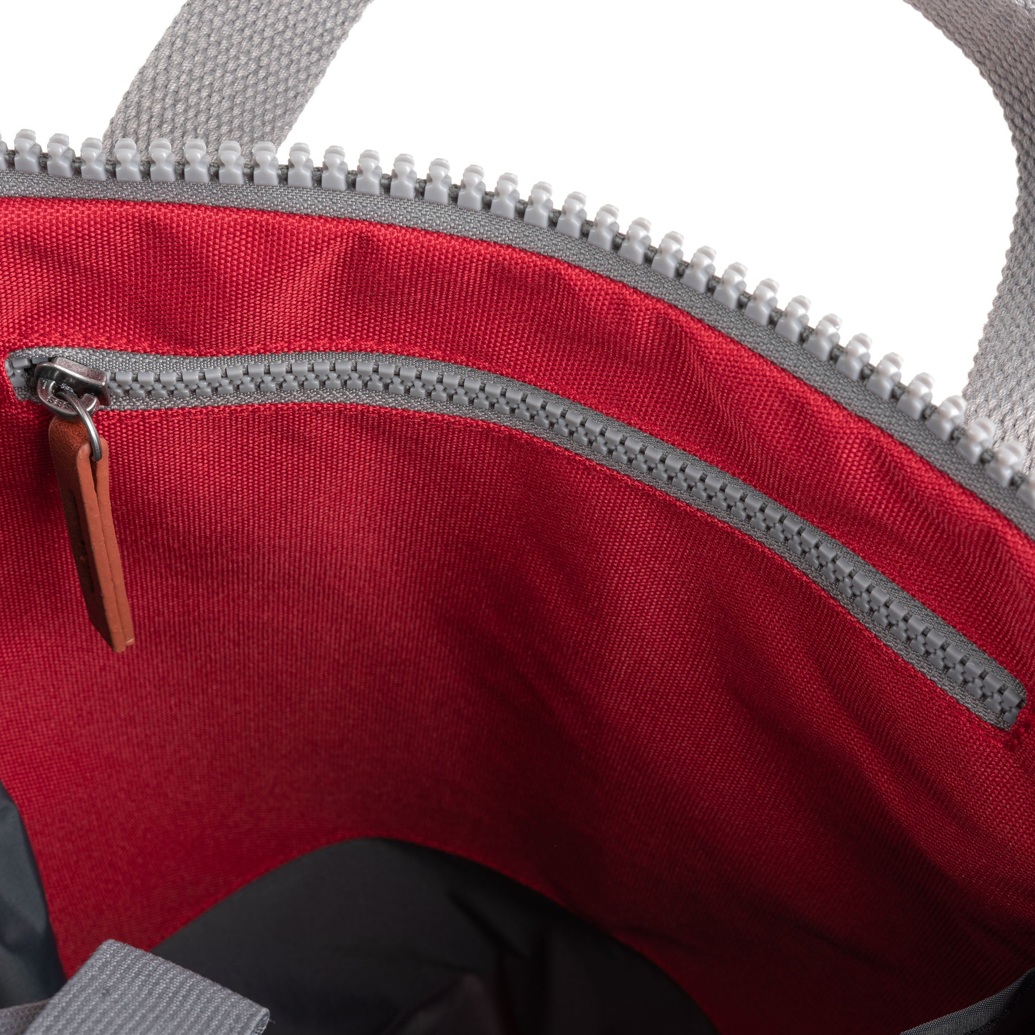 ROKA London Finchley A Medium Ryggsäck, Mars Red