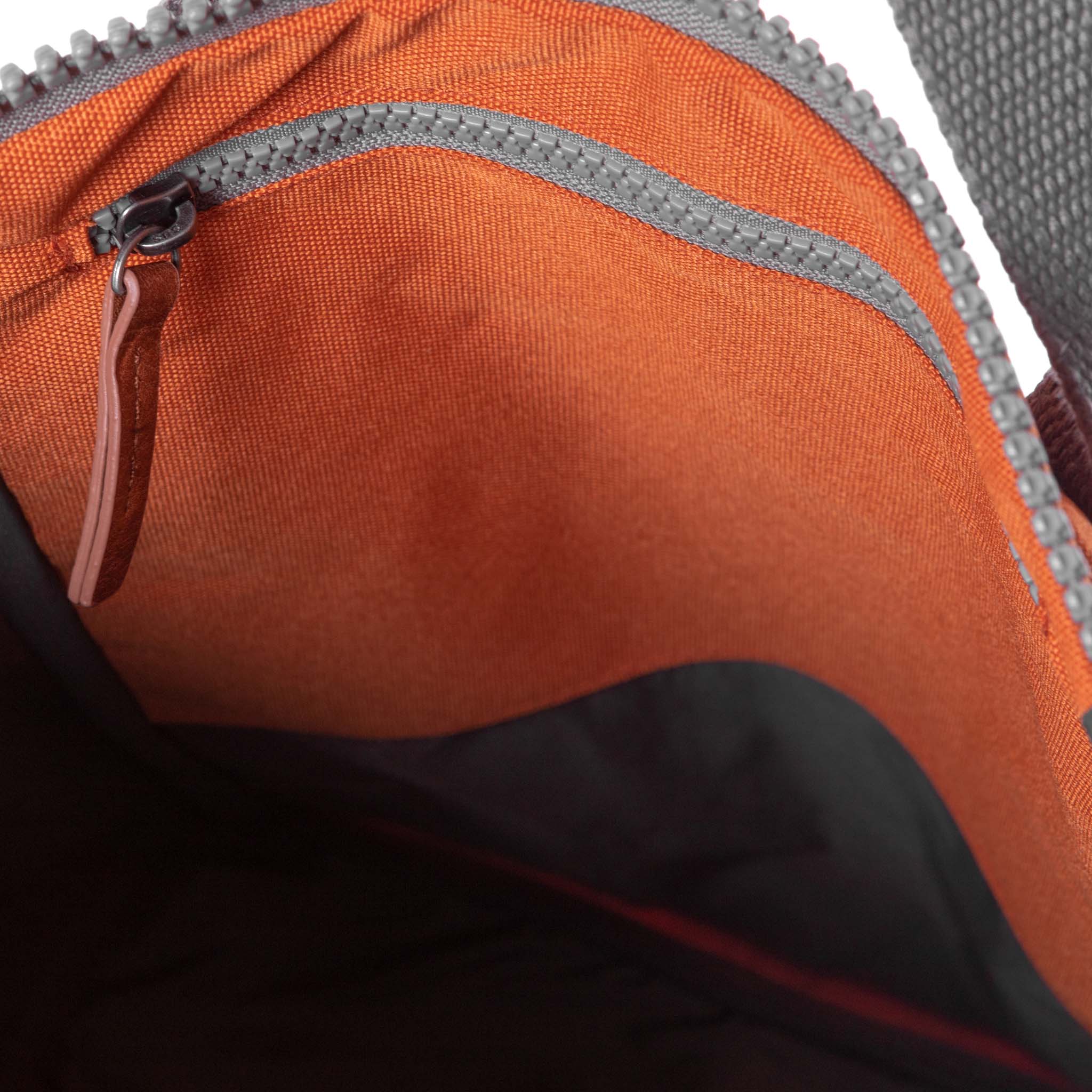 ROKA London Finchley A Medium Ryggsäck, Atomic Orange