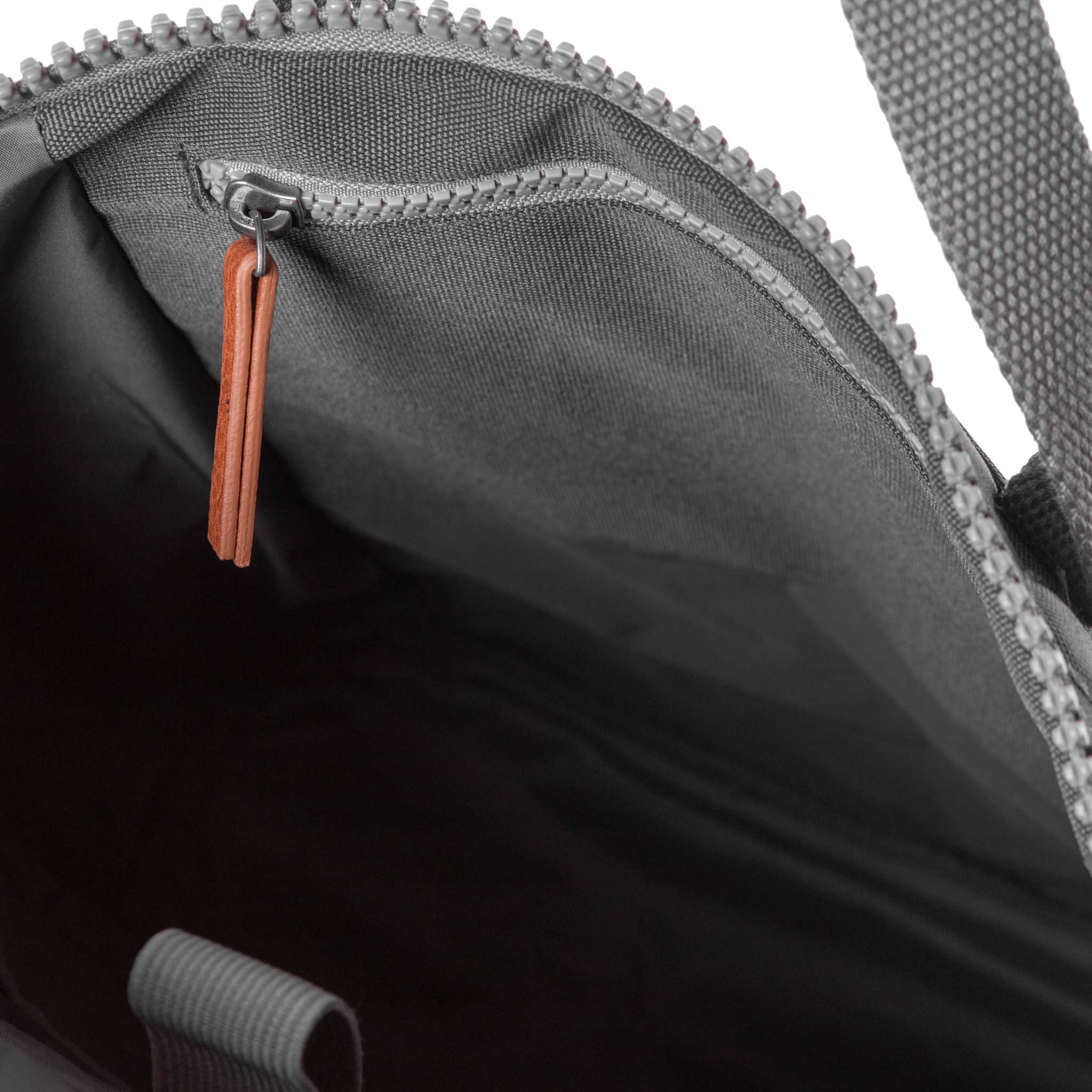 ROKA London Finchley A Medium Ryggsäck, Carbon